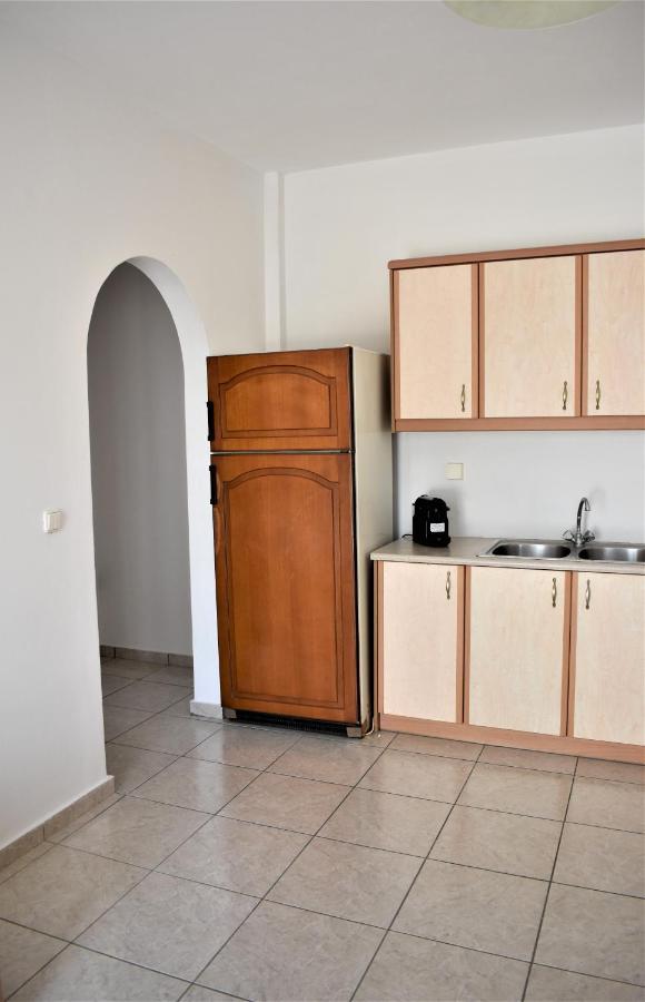 Emorfia Apartment คามารี ภายนอก รูปภาพ